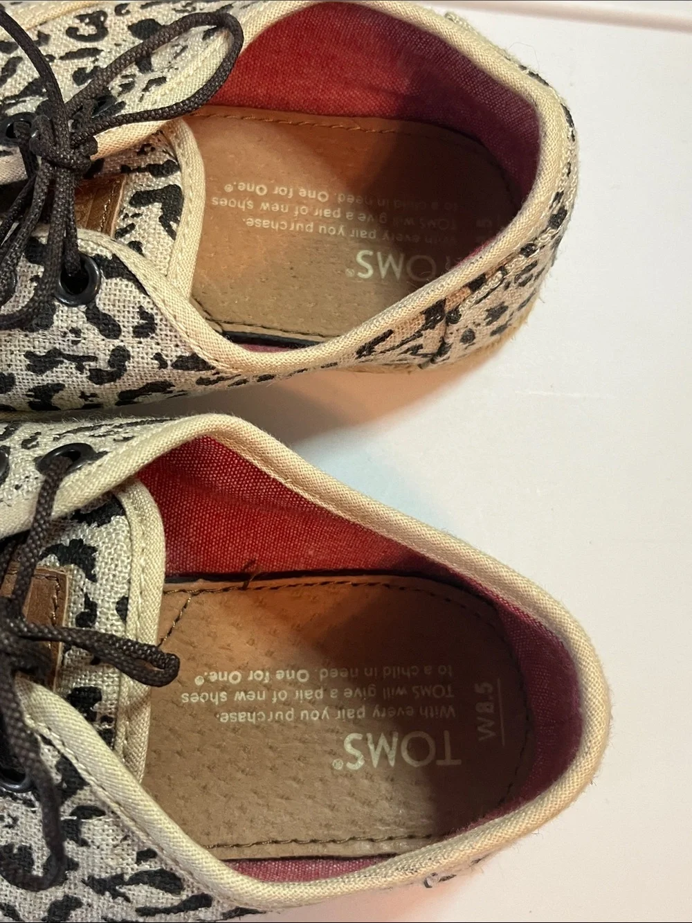 Toms Leopard Cheetah Lace Up Shoes Sneakers Size 8.5